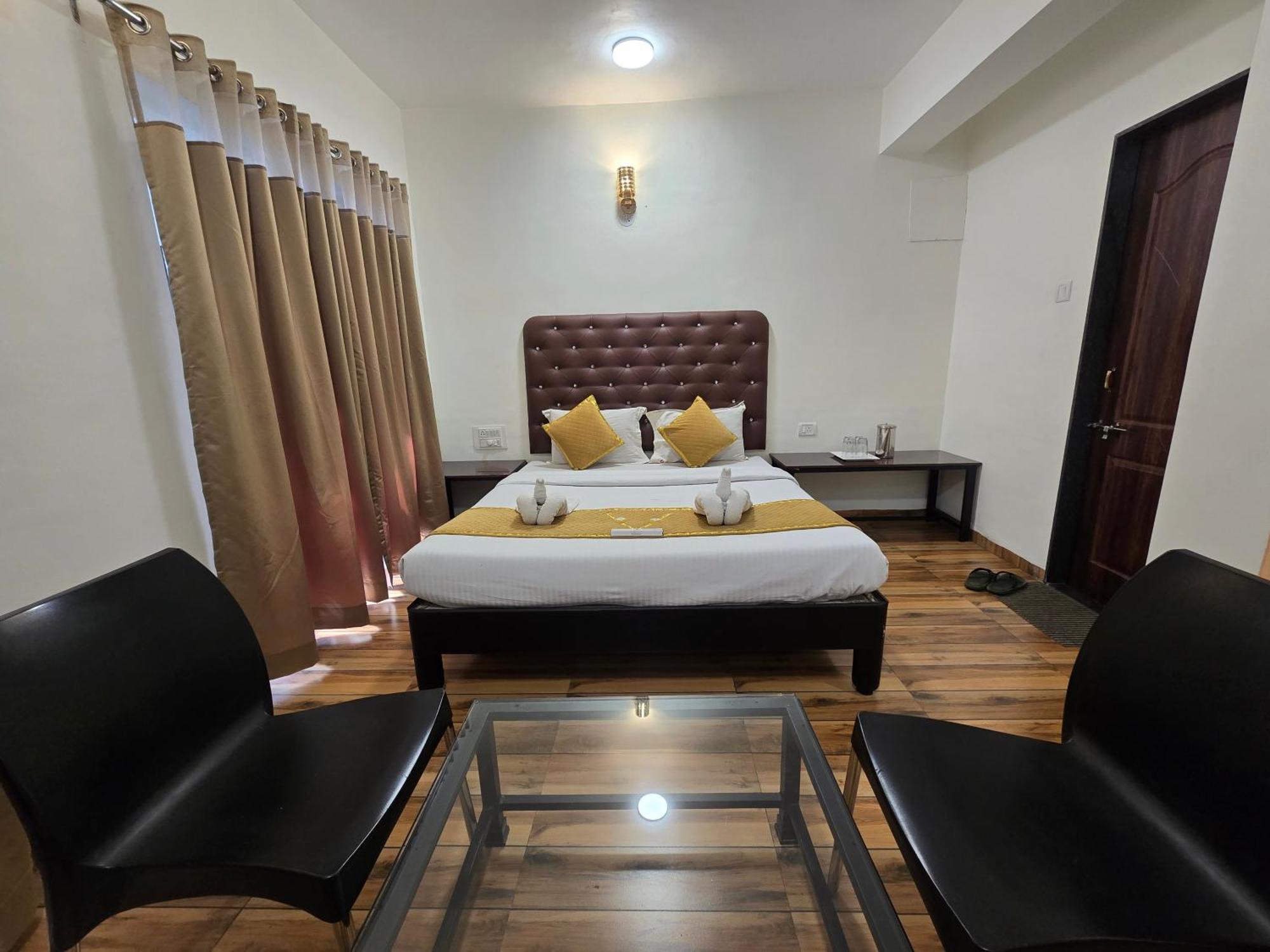 Hotel Vyankatesh&Pure Veg Restaurant Mahābaleshwar Exterior foto