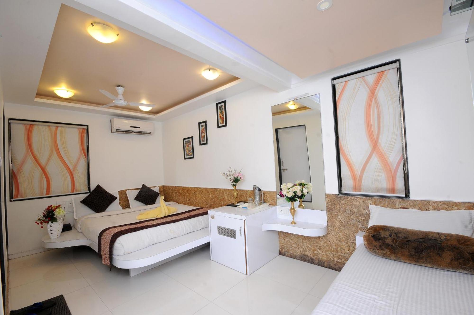 Hotel Vyankatesh&Pure Veg Restaurant Mahābaleshwar Exterior foto
