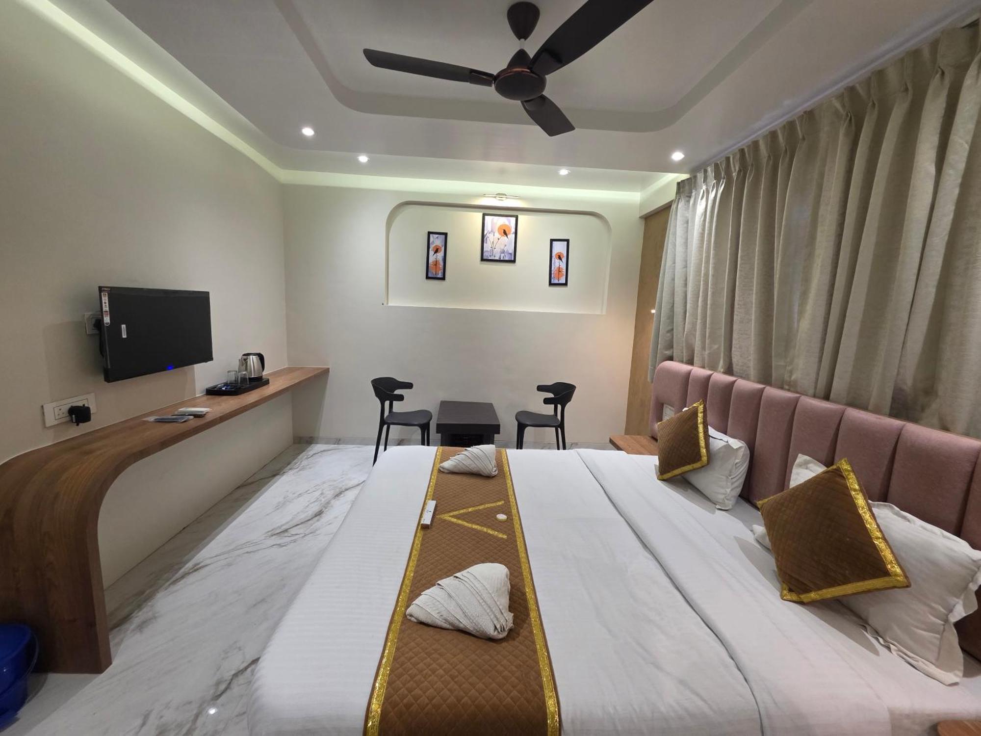 Hotel Vyankatesh&Pure Veg Restaurant Mahābaleshwar Exterior foto