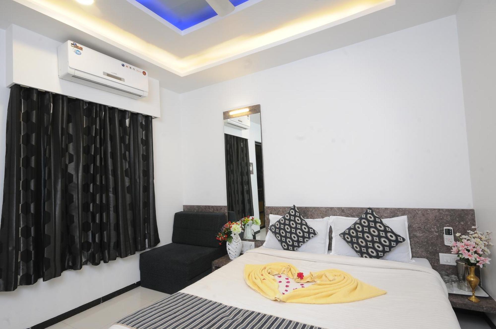 Hotel Vyankatesh&Pure Veg Restaurant Mahābaleshwar Exterior foto