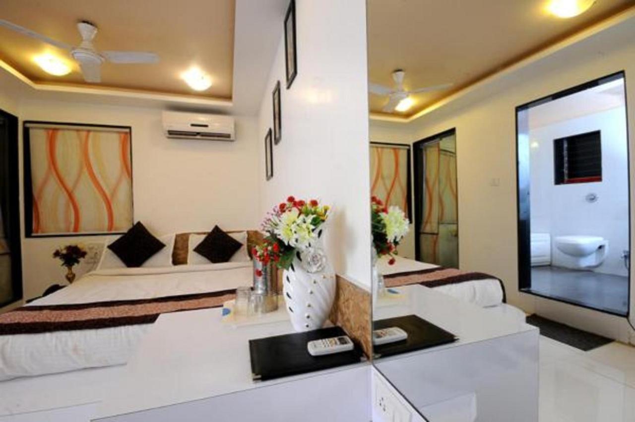 Hotel Vyankatesh&Pure Veg Restaurant Mahābaleshwar Exterior foto