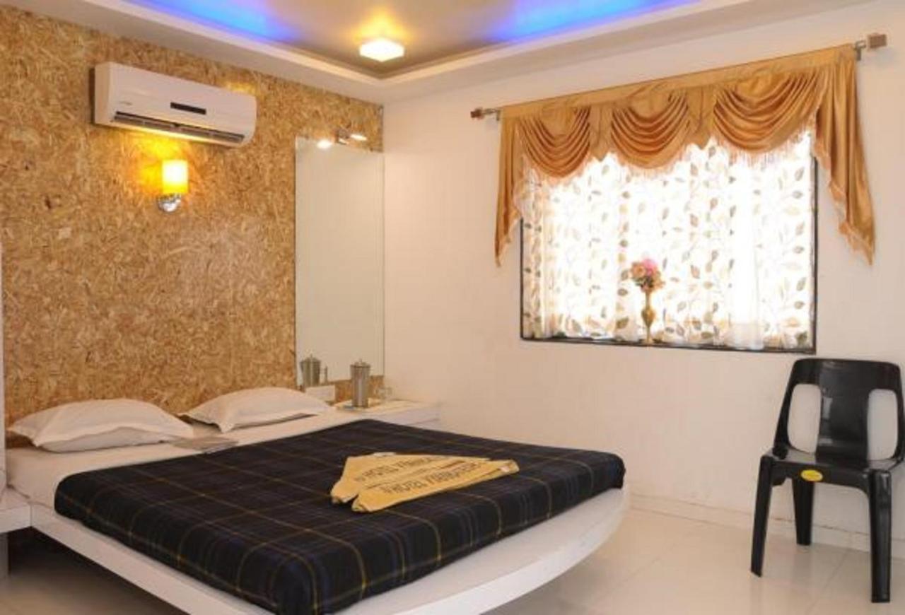 Hotel Vyankatesh&Pure Veg Restaurant Mahābaleshwar Exterior foto