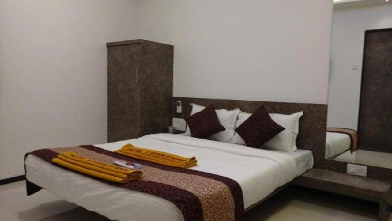 Hotel Vyankatesh&Pure Veg Restaurant Mahābaleshwar Exterior foto